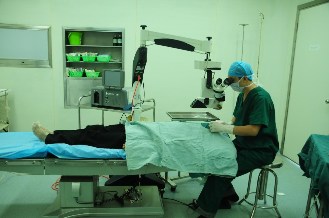 白内障超声乳化摘除术联合人工晶体植入术